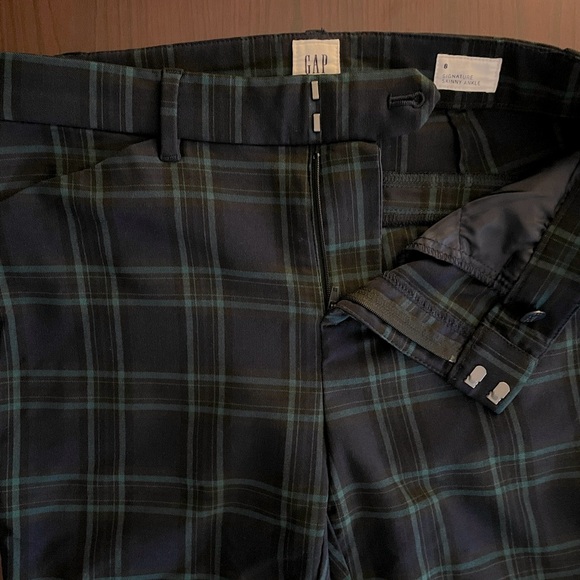 GAP Signature Skinny Ankle Dress Pants in navy blue and green plaid, size 8 - Picture 2 of 5